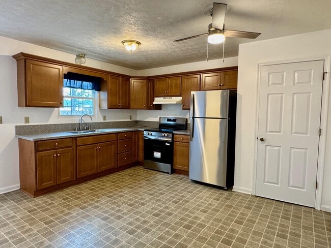 Building Photo - 236 Nottoway Dr