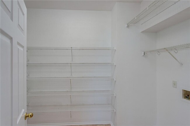 Building Photo - 1415 Fort LLoyd Pl