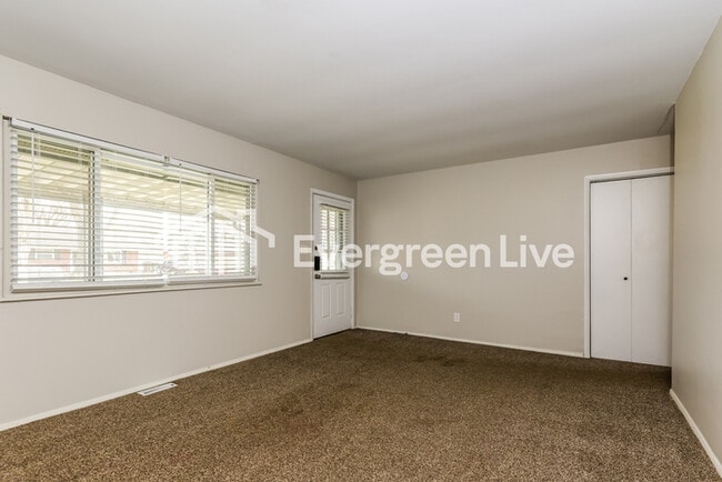 Building Photo - 204 W Boitnott Dr