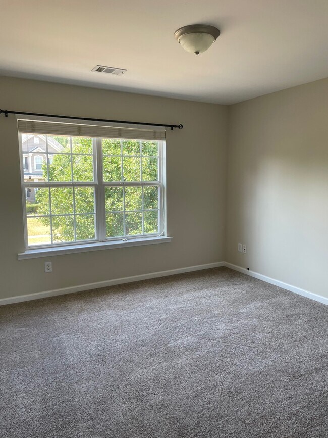 Building Photo - 4524 Sawmill Pl