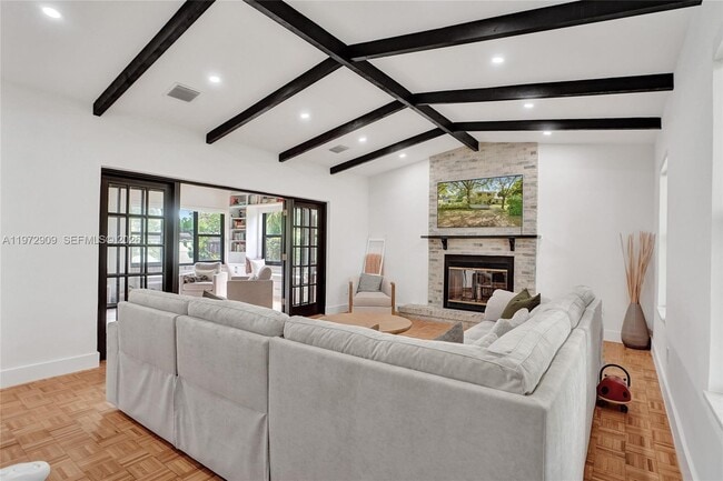 Building Photo - 9901 SW 79th Ave