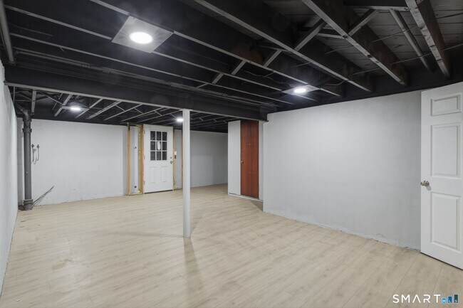 Building Photo - 35 W Ridge Dr