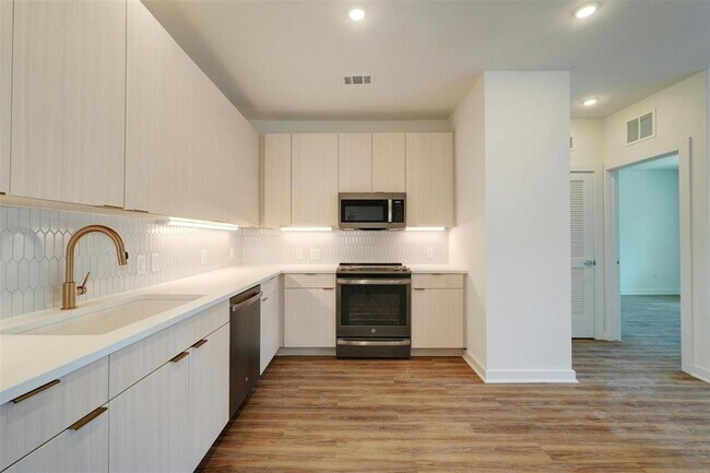 Building Photo - 4802 S Congress Ave