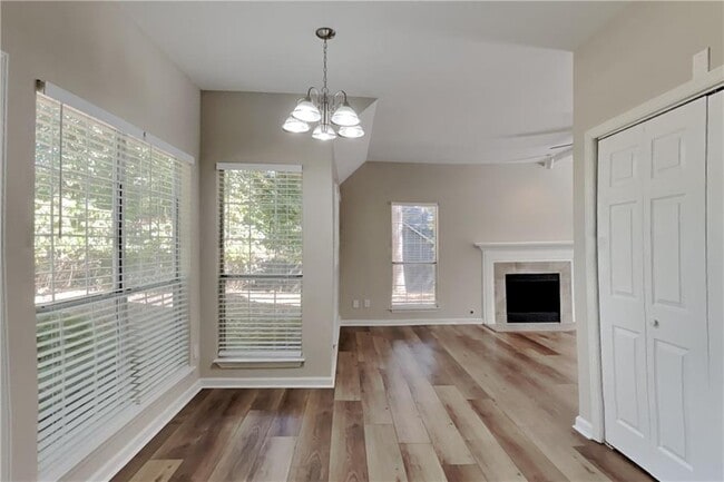 Building Photo - 5855 Shadewater Dr