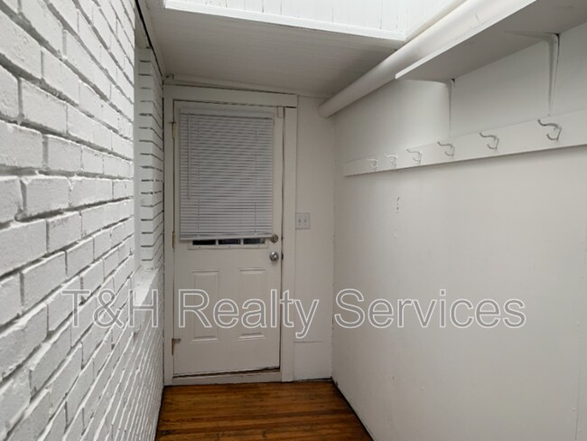 Building Photo - 4842 N College Ave