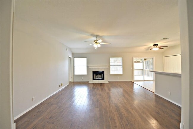 Building Photo - 1003 N Riviera Cir