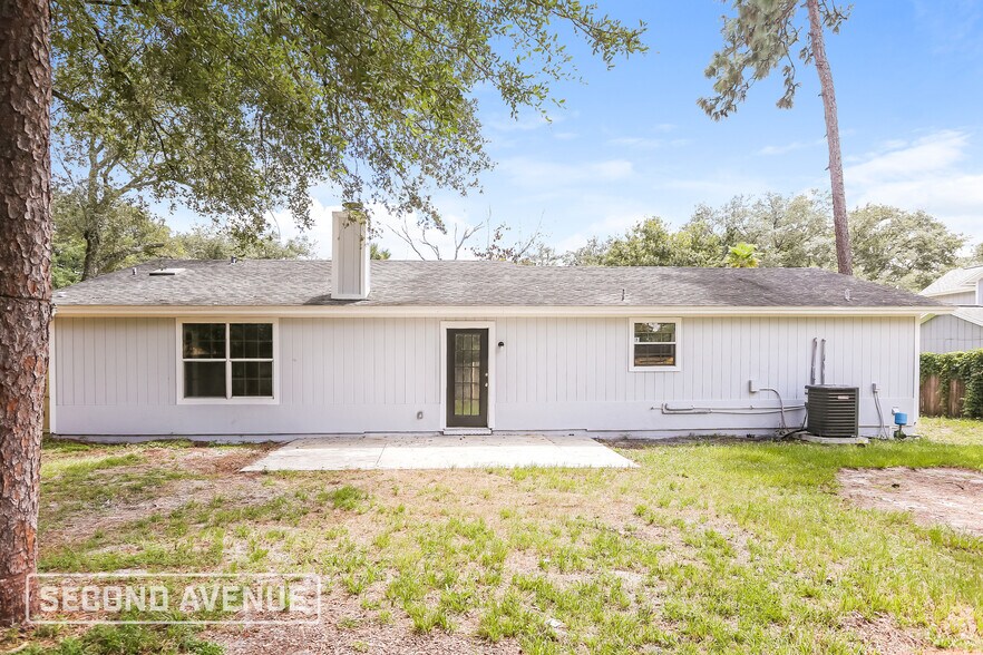 Building Photo - 8027 Sable Woods Dr N