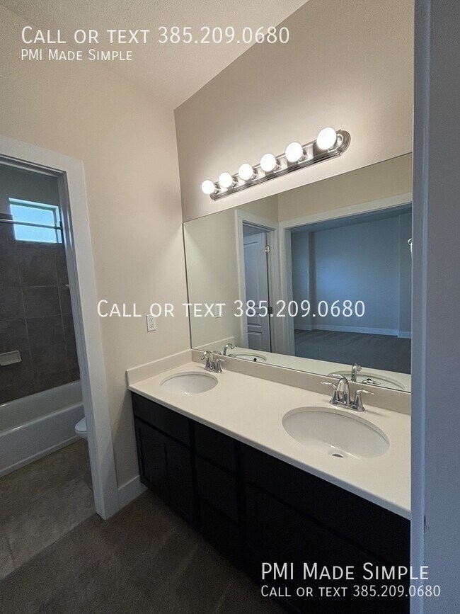 Building Photo - 126 W 3430