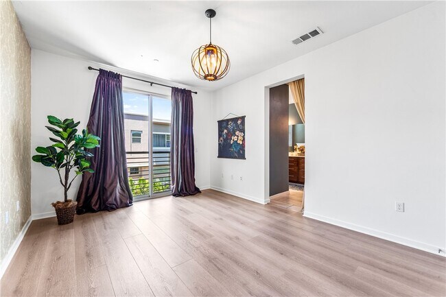 Building Photo - 664 Colorado Cir