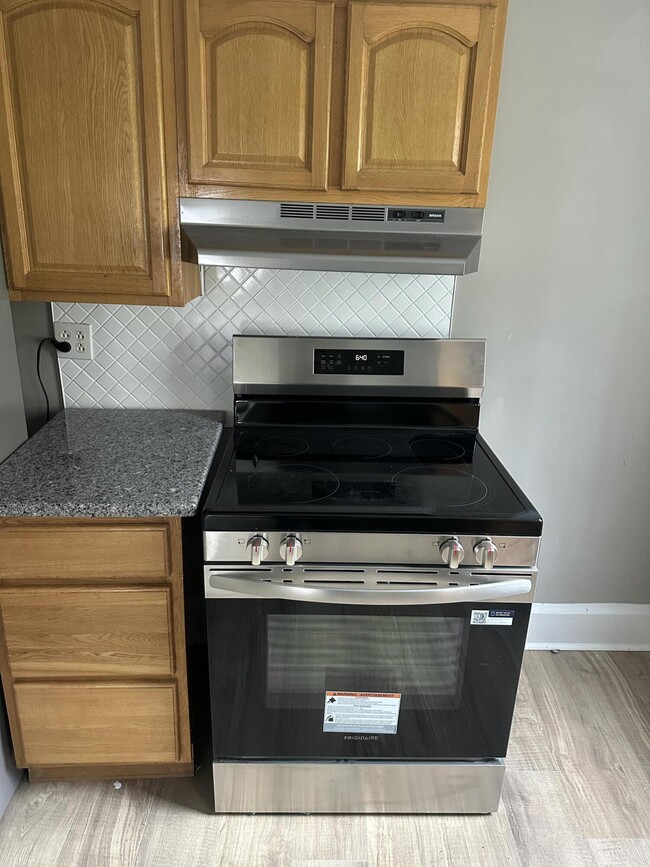 Building Photo - 302 Clay St