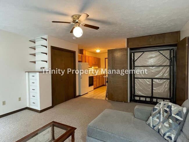 Building Photo - 1419 W Pike St