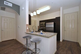 Building Photo - Convenience Meets Comfort in Houston