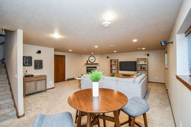 Building Photo - South Sioux Falls Rental with Open Layout ...