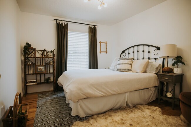 Building Photo - 10804 Trojan Hill Dr