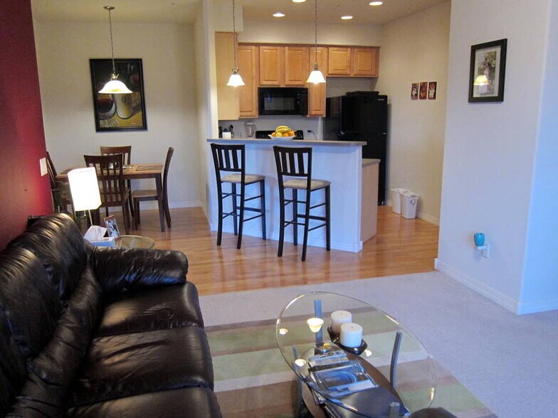 Building Photo - 5220 Boardwalk Dr