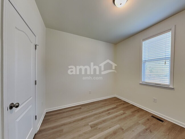 Building Photo - 192 Meadow Loop Dr