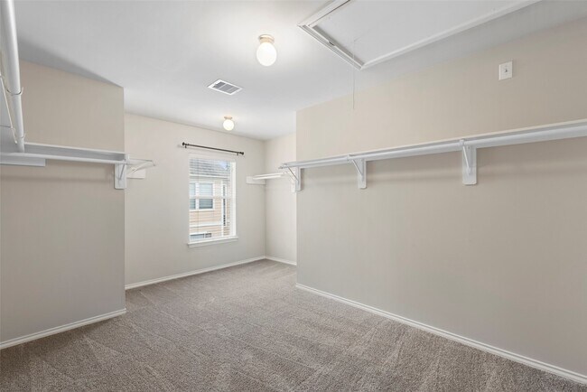 Building Photo - 1211 Ennis St