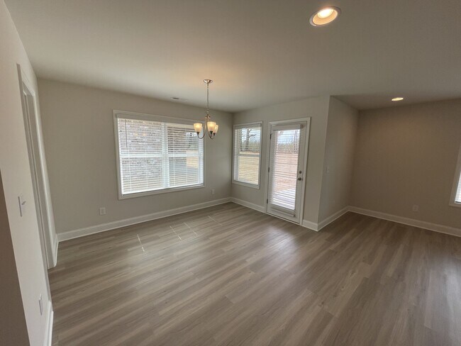 Building Photo - 12869 Tallulah Dr
