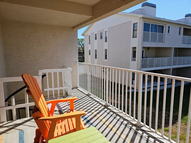 Building Photo - 255 Capri Cir N