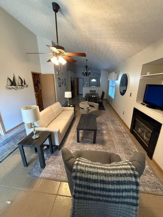 Building Photo - 8282 Mira St