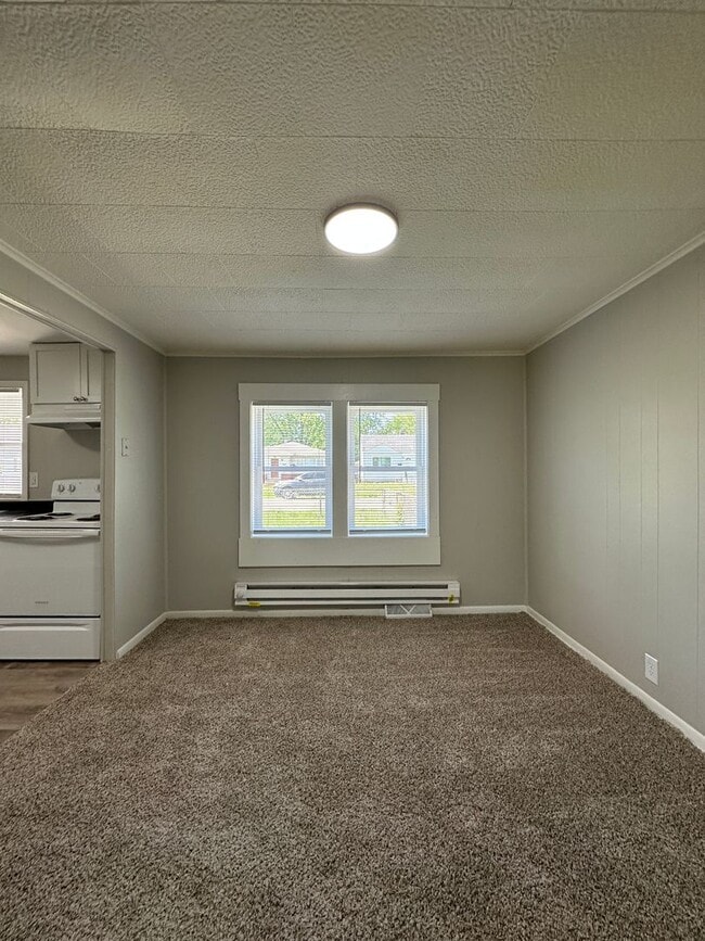 Building Photo - Backyard Nights & Front Porch Mornings — Cozy 3BR Brick Ranch in Fairlawn