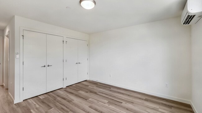 Building Photo - Contemporary Comfort in Mount Baker