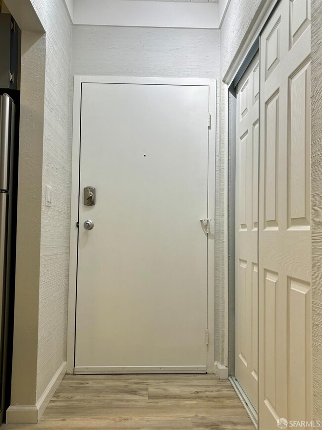 Building Photo - 5140 Diamond Heights Blvd