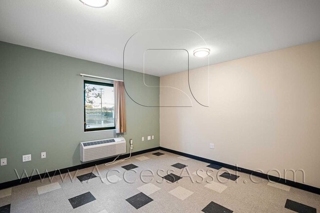 Building Photo - Inviting Cozy Studio With 1 Bath In Mounta...