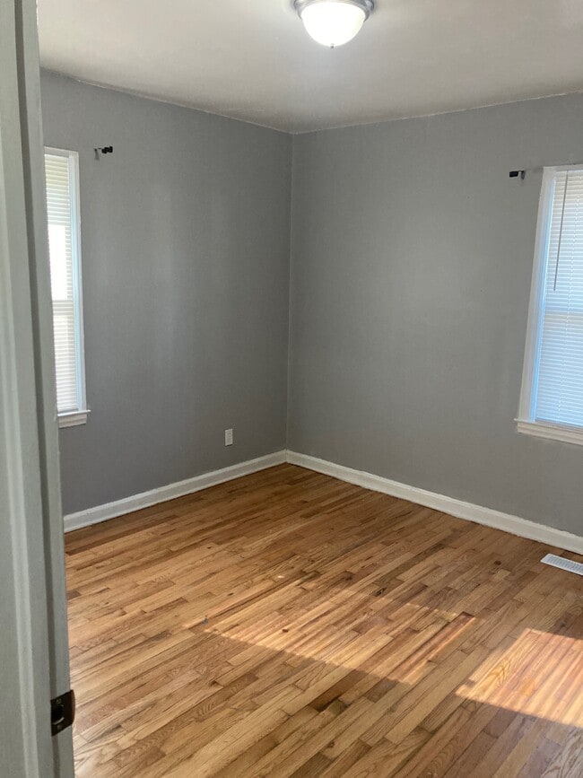 Building Photo - 1089 Longshore Dr