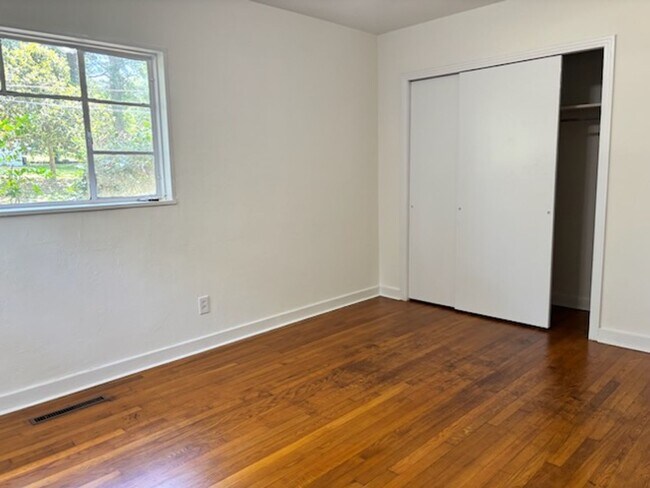 Building Photo - 3147 Shirley Dr
