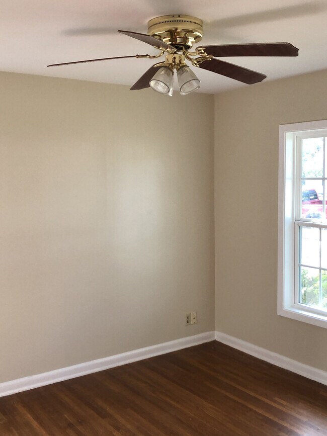 Building Photo - RENTAL LISTING!