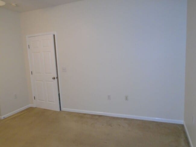 Building Photo - 635 Marshtree Ln