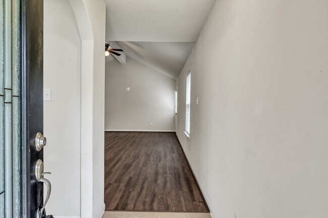 Building Photo - 7527 Fettle Ln