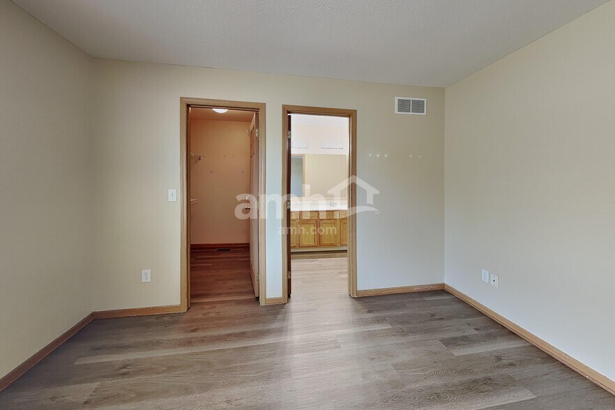 Building Photo - 485 Sycamore Creek St