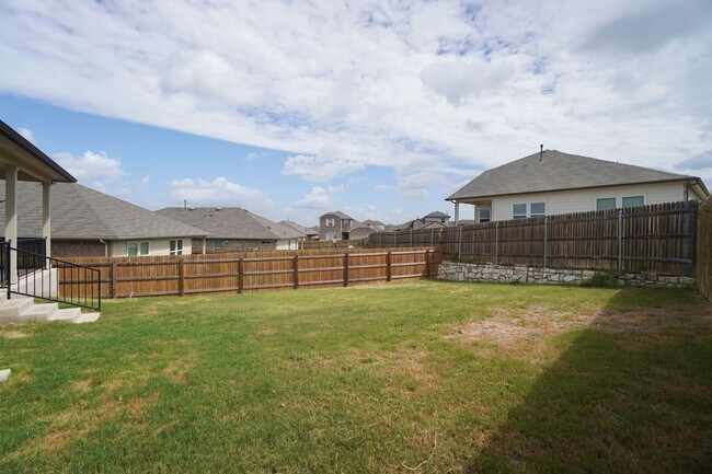 Building Photo - 115 Bethpage Dr