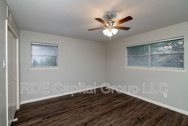 Building Photo - 4609 Biscayne Dr
