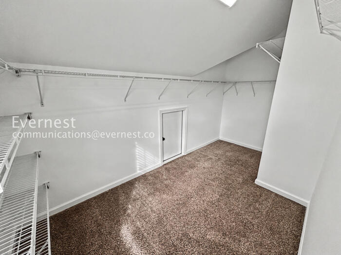 Building Photo - 1034 Middlebrooke Dr