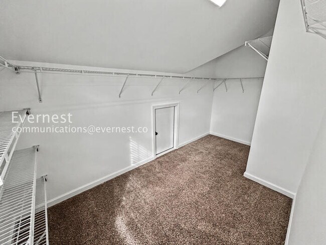 Building Photo - 3-Beds 3.5 Baths Spacious Home with Fenced Yard and Garage Parking