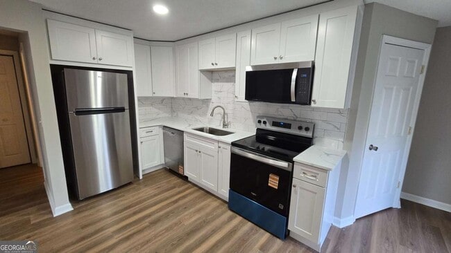 Building Photo - 3025 Mangum Dr