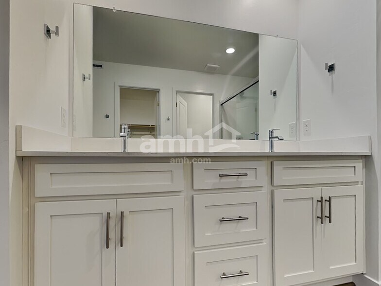 Building Photo - 6476 E Paseo Baranda