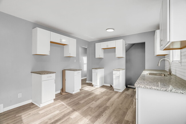 Building Photo - 4712 Cadieux Rd
