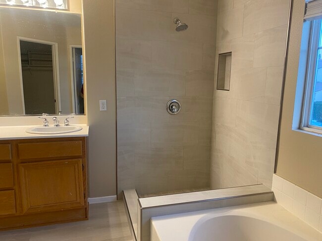 Building Photo - 32552 Sunnyvail Cir