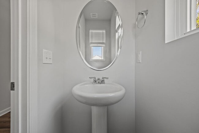 Building Photo - Charming 3 Bedroom Home located in Wake Forest