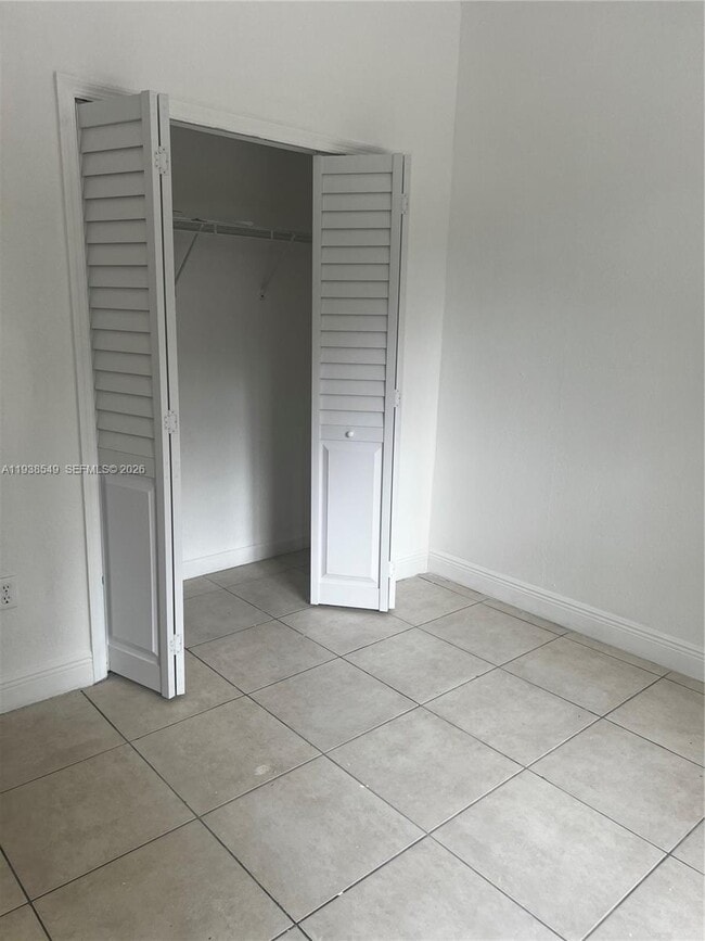 Building Photo - 1304 SE 7th Ct