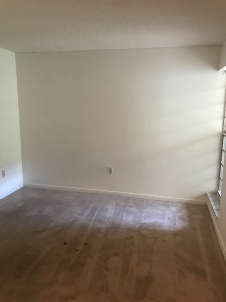 Building Photo - 11925 NE 2nd Ave