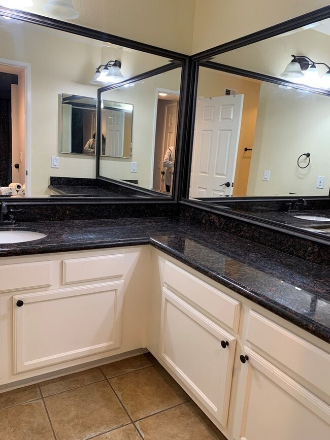 Building Photo - UPCOMING 4/1/26 BEAUTIFUL 1BD/1BTH CONDO