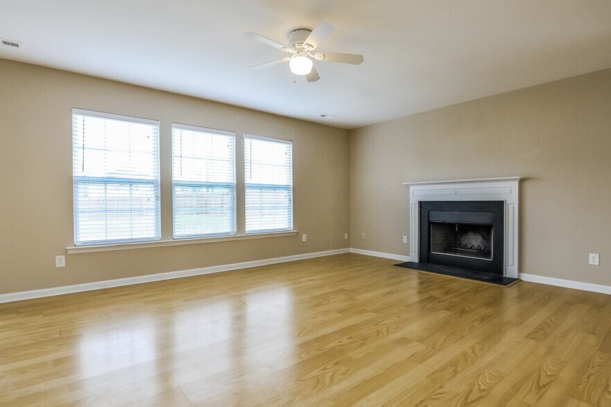 Building Photo - 820 Willow Bay Dr