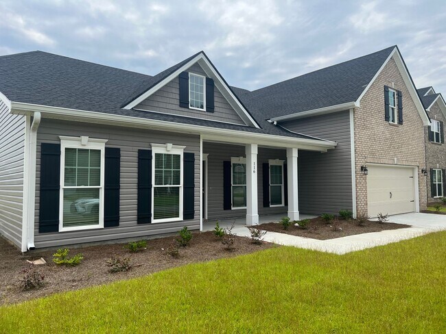 Building Photo - 5 bedroom, 3 bath home in Savannah, near I-16