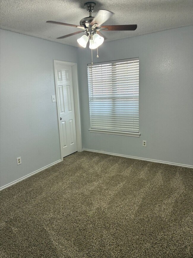 Building Photo - Price Improvement on this 4 bedroom