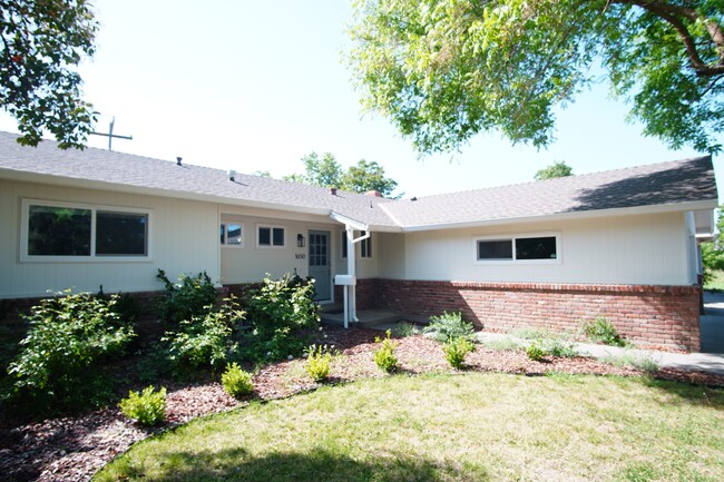 Building Photo - 1650 Archer Dr